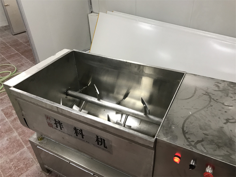 光锐小鱼仔黄豆酱方形拌料机