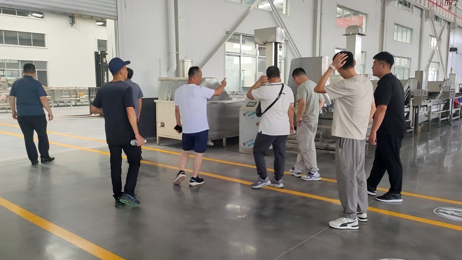 马来西亚客户莅临光锐机械考察相关设备