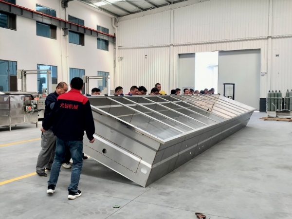 车间协作：一翻一折见齐心