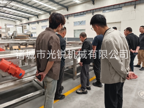 头部螺蛳粉企业莅临光锐参观共商设备方案