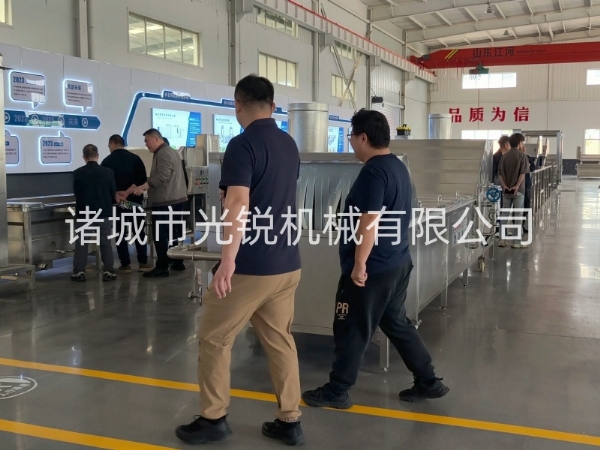 头部螺蛳粉企业莅临光锐参观共商设备方案
