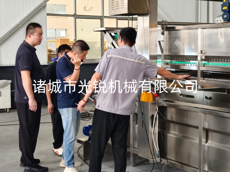 头部螺蛳粉企业莅临光锐参观共商设备方案