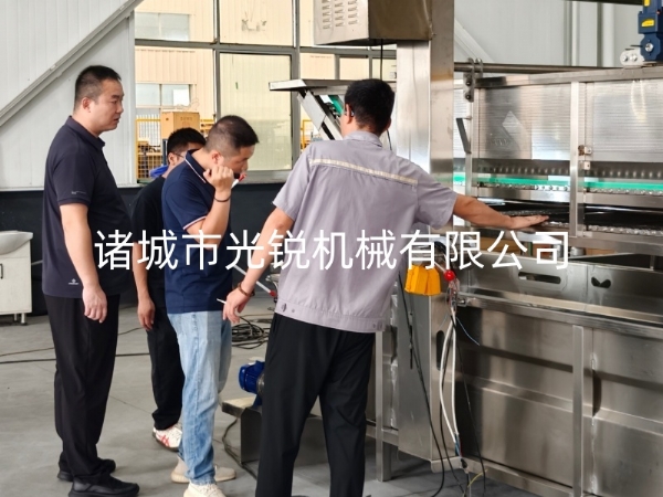 头部螺蛳粉企业莅临光锐参观共商设备方案