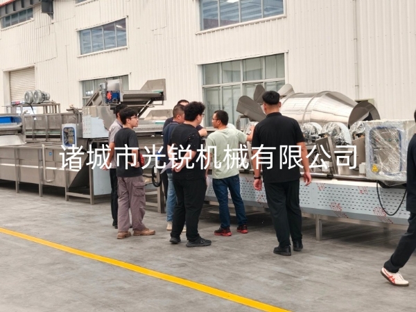 头部螺蛳粉企业莅临光锐参观共商设备方案